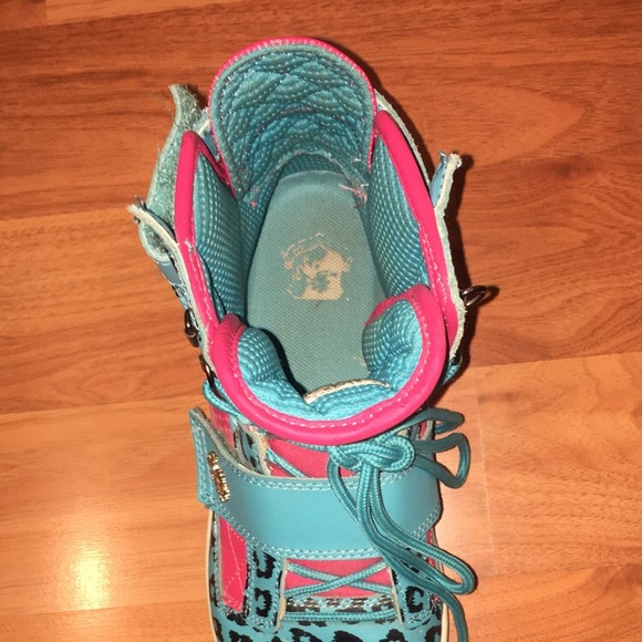 Cheetah print Valdo sneakers! - Picture 4 of 4